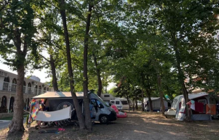 Място за каравана – Номад Камп